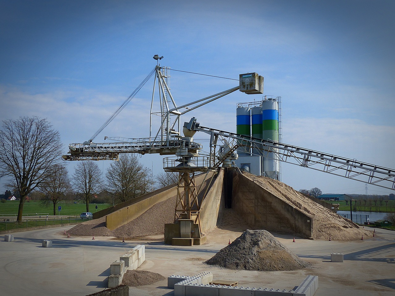 concrete-plant-1320200_1280